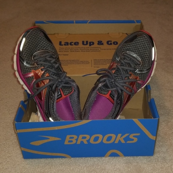 brooks gts 17 womens size 10